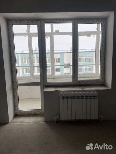 Окно и дверь на балкон