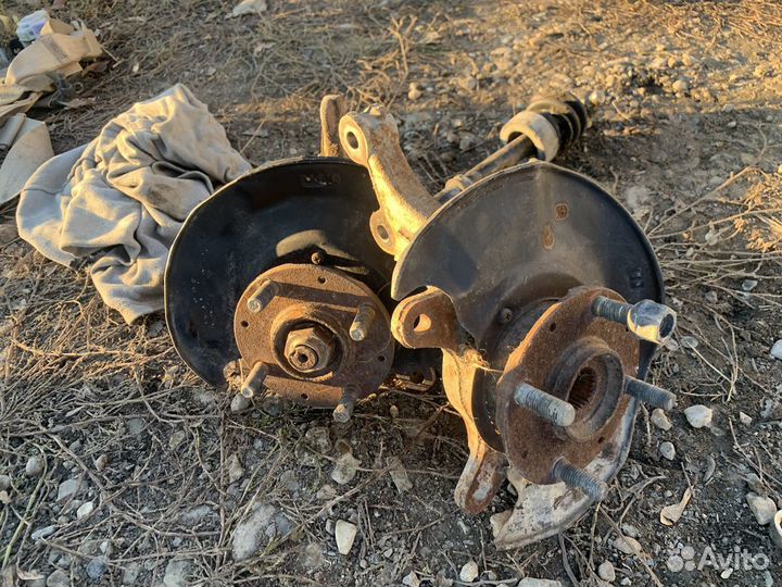 Поворотные кулаки со ступицами Honda Fit/Fit Aria