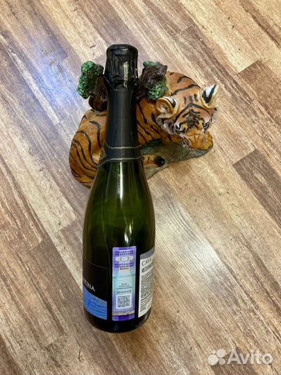 Подставка под бутылку декоративная