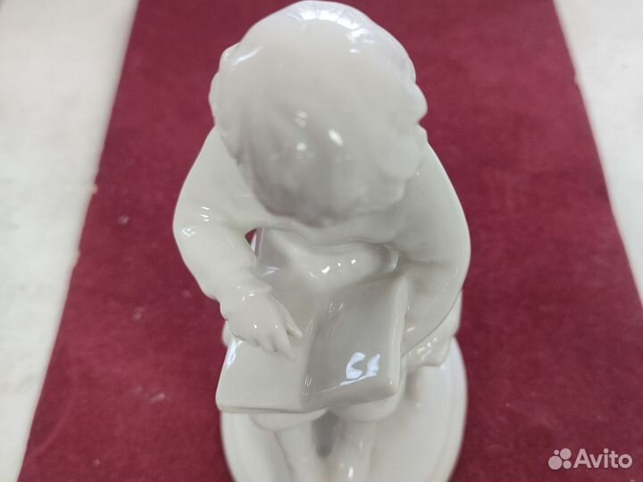 Статуэтка СССР фарфоровая Юный Ленин