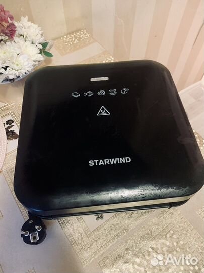 Электрогриль StarWind Black