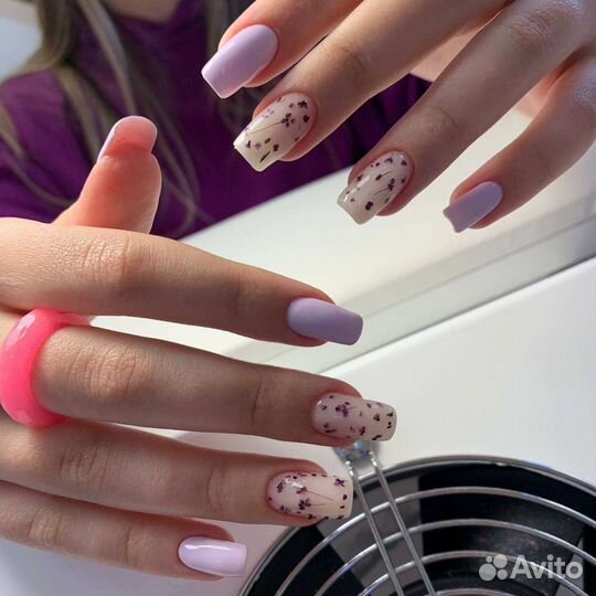 Маникюр в салоне