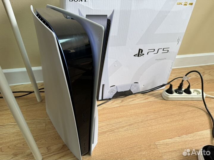 Sony PS5 с дисководом и 2 джойстика