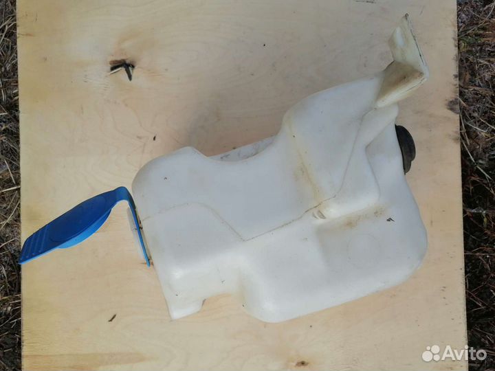 Бачок омывателя Шкода а4 1j0955453n