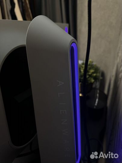 Монитор Dell Alienware 2720