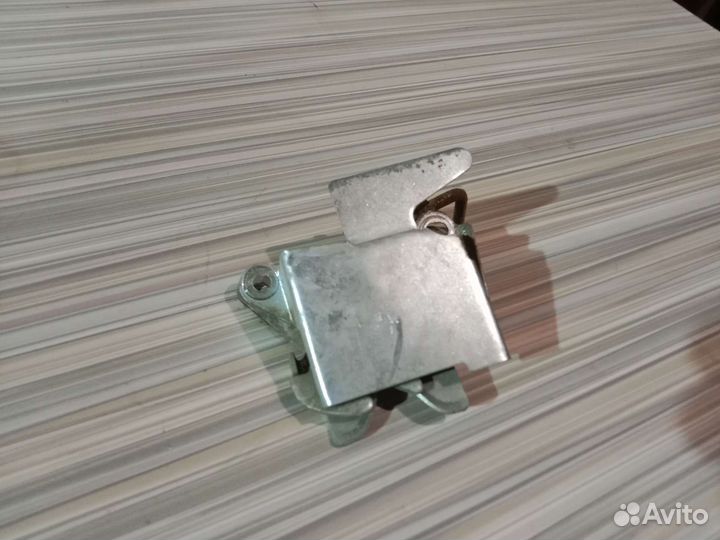 Замок пассажирского сиденья на stels SB 200