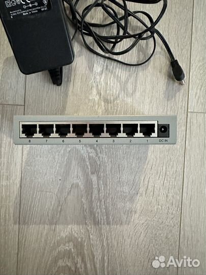 Коммутатор на 8 портов allied telesis at-fs708le