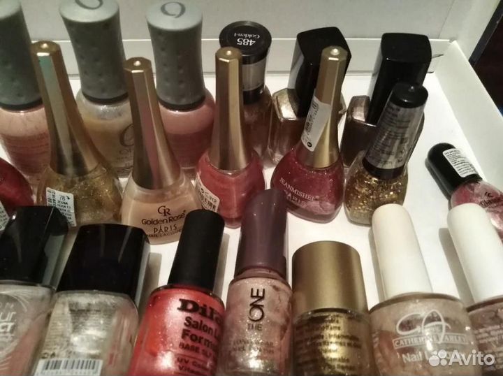 Лаки для ногтей. Много