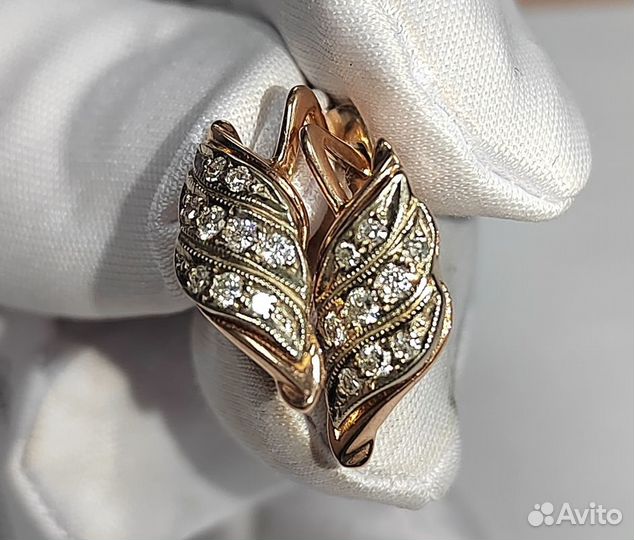 Золотые серьги с бриллиантом