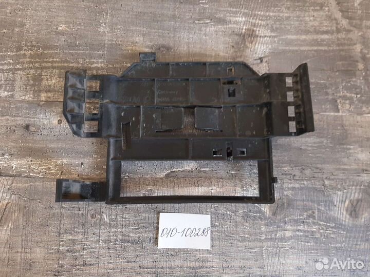 Кронштейн блока управления двигателем Skoda Rapid