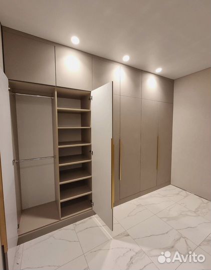 Шкаф распашной створчатый