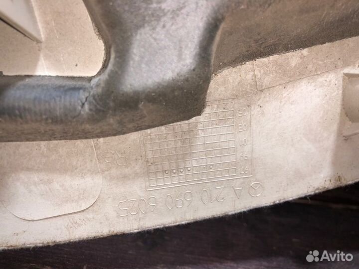 Накладка задней стойки Mercedes-Benz E320 W210