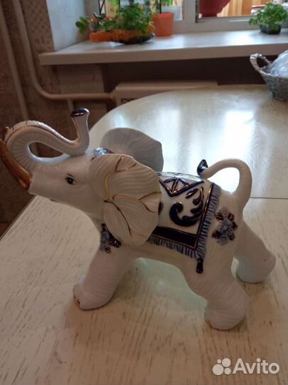 Статуэтка слон фарфор с позолотой большой 30х30 см