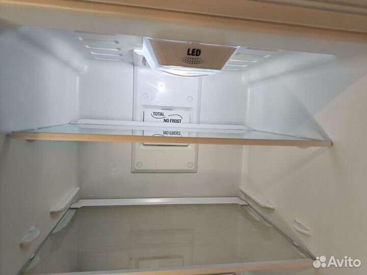 Холодильник hotpoint ariston бу HF4180W no frost