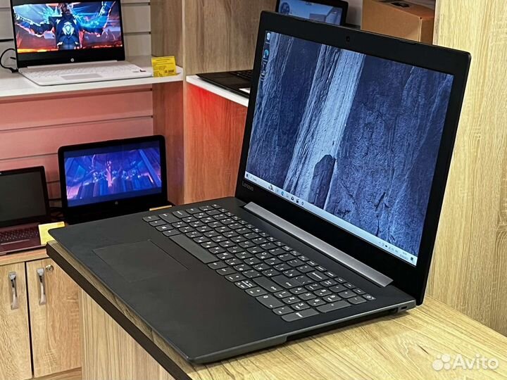Красивый, современный ноутбук Lenovo