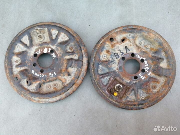 Щит опорный тормозной задний VW Passat B3