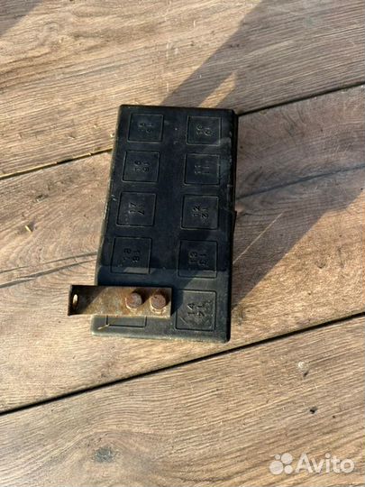 Крышка блока предохранителей Opel Vectra B 1.6