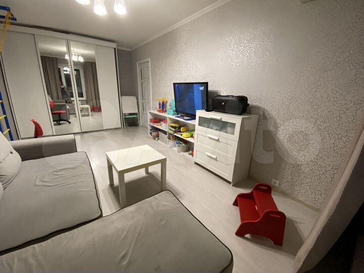 2-к. квартира, 43 м², 9/9 эт.