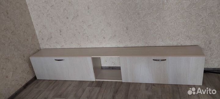 Продам навесную полку под телевизор