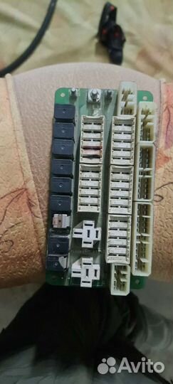 Блок предохранителей на Komatsu wb97s5