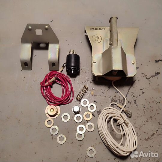 Электромагнитный замок багажника Жигули 2101