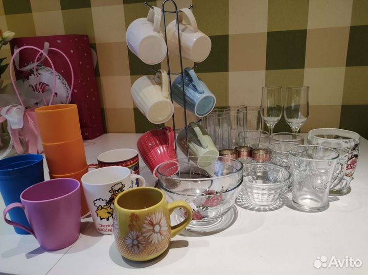 Стеклянные бокалы, рюмки, фужеры, стаканы, кружки