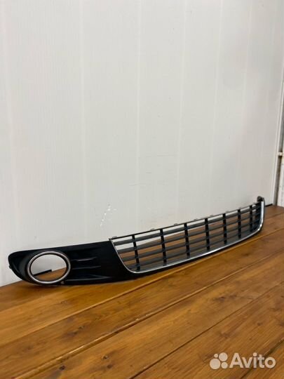 Решетка бампера нижняя передняя Volkswagen Golf