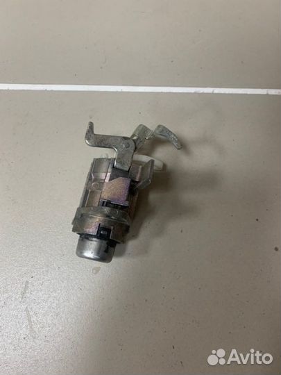 Личинка замка багажника Toyota Yaris 2005