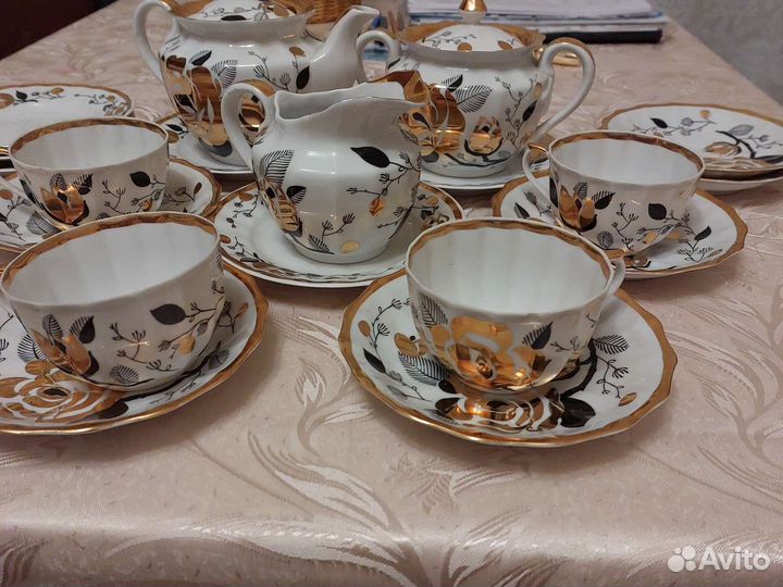 Фарфоровый чайный сервиз