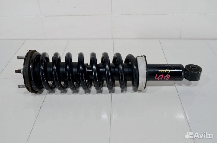 Стойка амортизатора передняя Toyota Sequoia