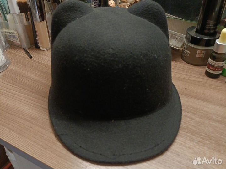 Шляпа жокейка с ушками и козырьком