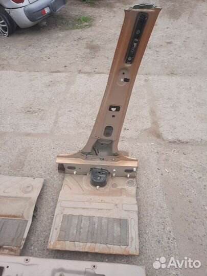 Центральная стойка правая LADA Xray