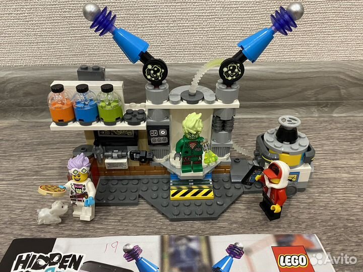 Lego hidden side