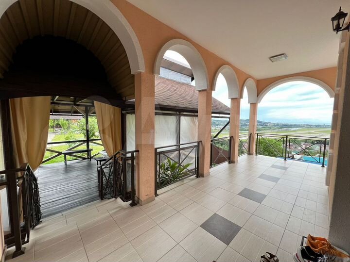 Дом 280 м² на участке 8 сот.