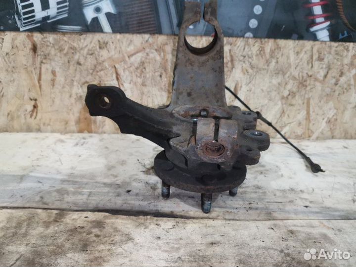 Кулак поворотный передний левый Ford Focus 3