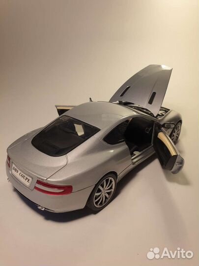 Модель Aston Martin DB9,1/18