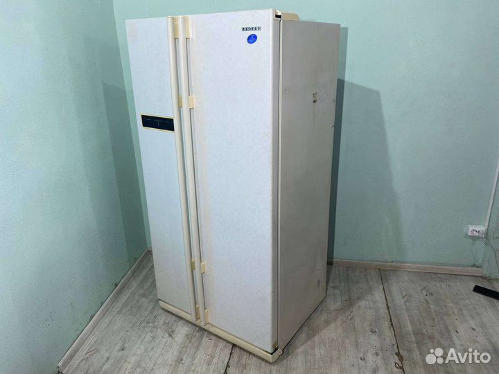 Холодильник Sibe by side Samsung
