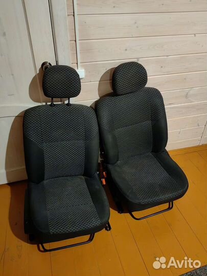Передние сидения Лада Ларгус