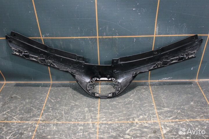 Решетка радиатора - Toyota RAV 4