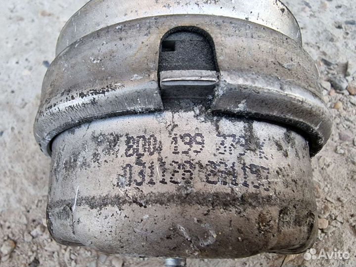 Опора двигателя Audi A6 C5 4B2 AGA 2.4