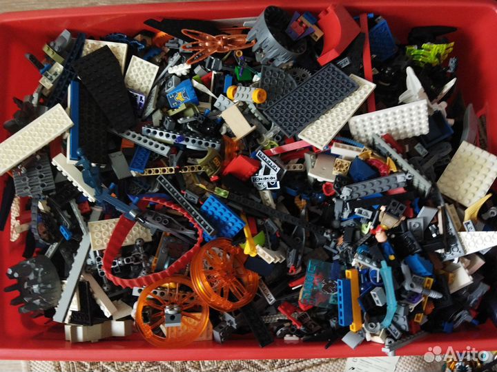 Коробка с lego