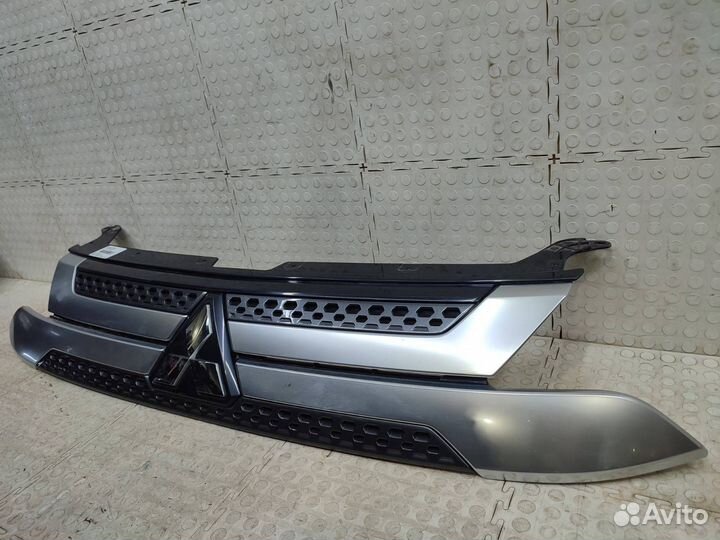 Решетка радиатора Mitsubishi Outlander 3 2018