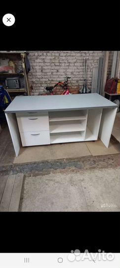 Рабочий стол с выкатной системой