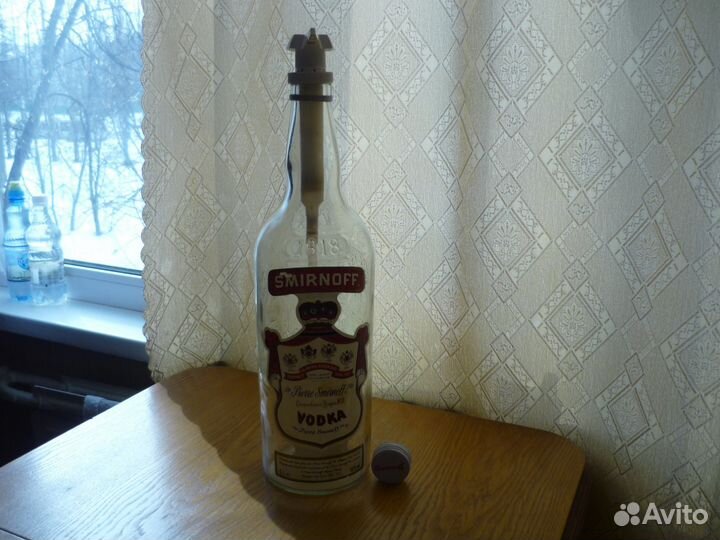 Бутылка Smirnoff с насосом 3 л. Из 90- х годов