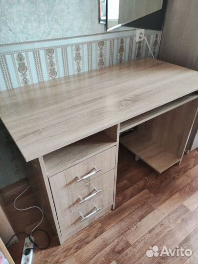 Письменный стол