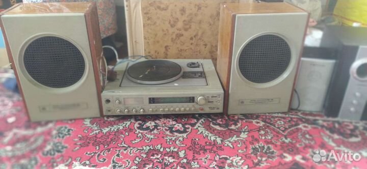 Проигрыватель винила, стерео система илга
