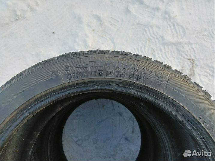 Kormoran Snow 235/45 R18 98V