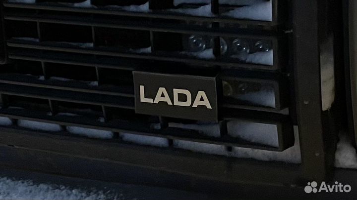 Экспортный шильдик LADA на решётку радиатора