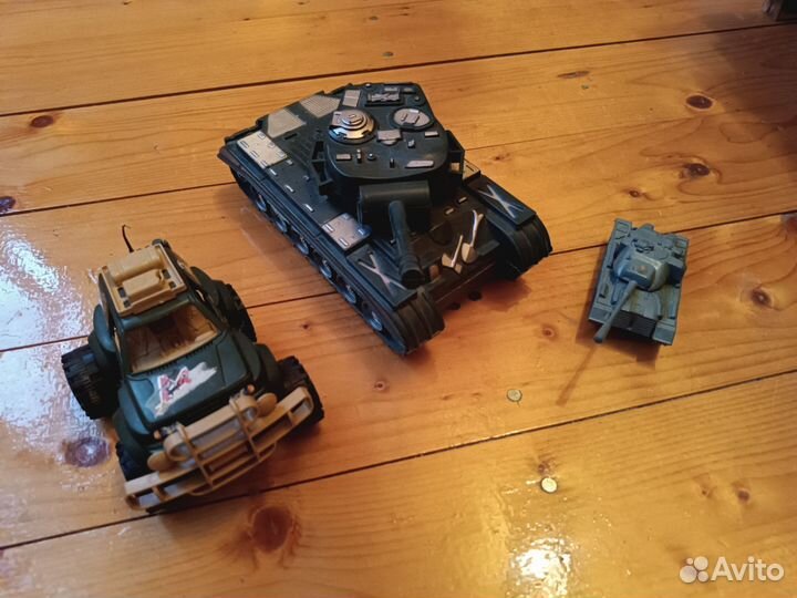 Игрушечная военная техника