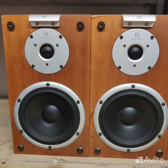Audiovector Mi1 колонки полочные
